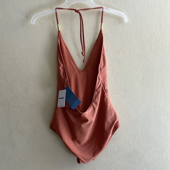 One piece - Picture 5 of 5